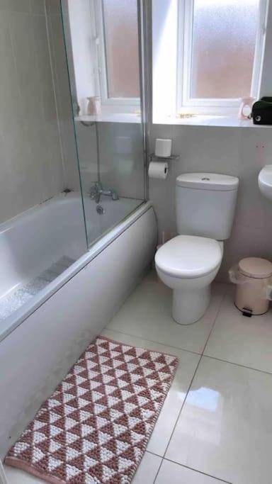 3 Stories, 5 Bedroom House In Prime Location With Balcony And Shared Garden Liverpool Exterior foto