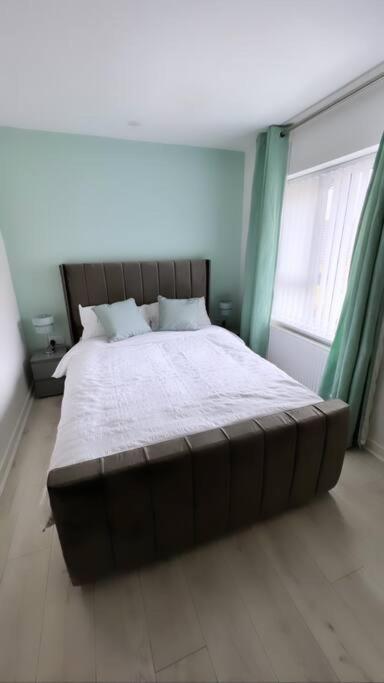 3 Stories, 5 Bedroom House In Prime Location With Balcony And Shared Garden Liverpool Exterior foto
